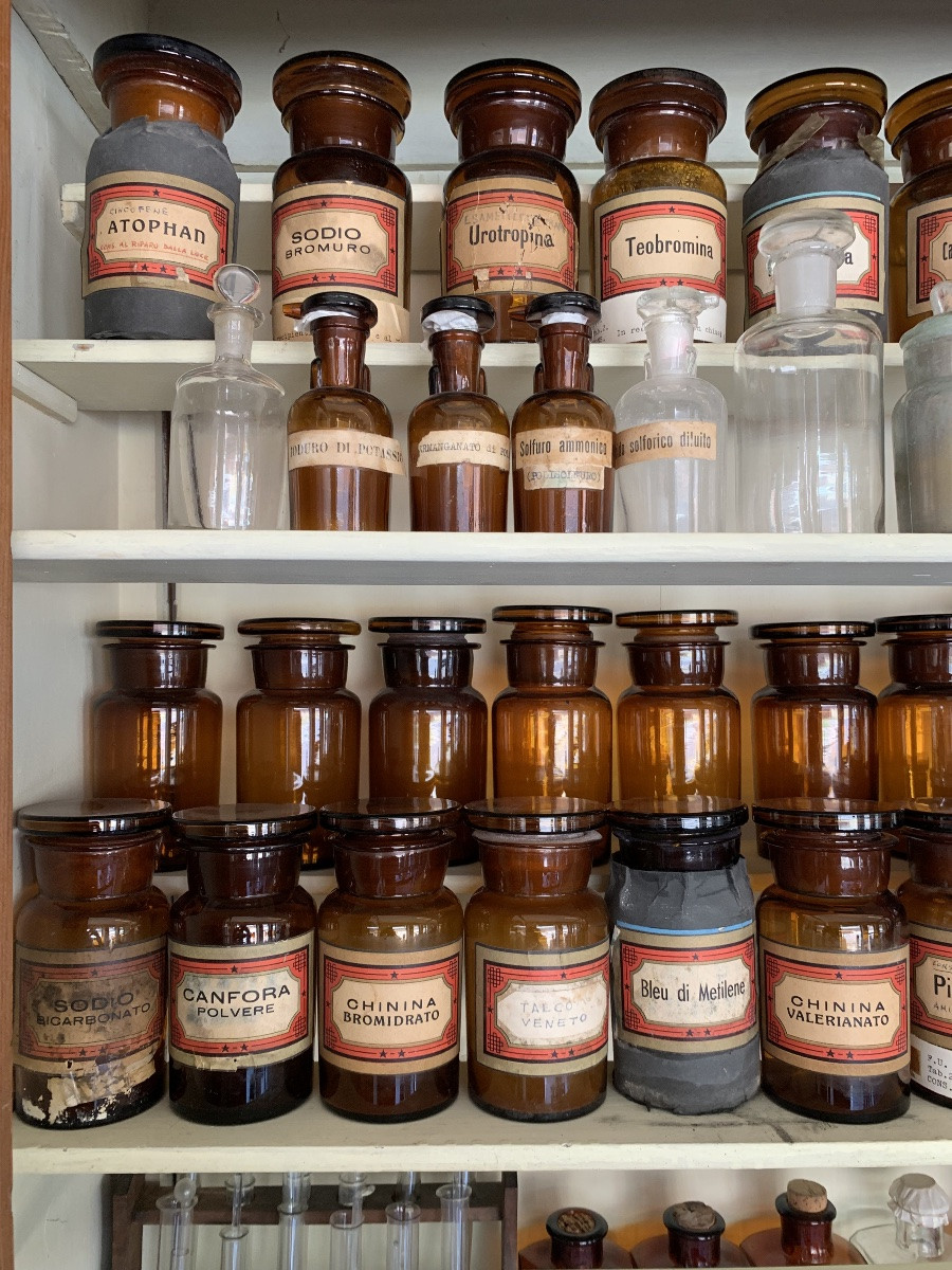 Stock de 77 bouteilles en verre soufflé par pharmacie,1925/1960-photo-8