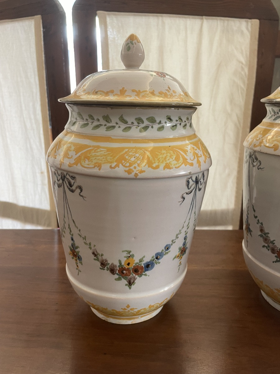 Paire de vases néoclassiques en majolique polychrome, Faenza 18/19 ème siècle-photo-2
