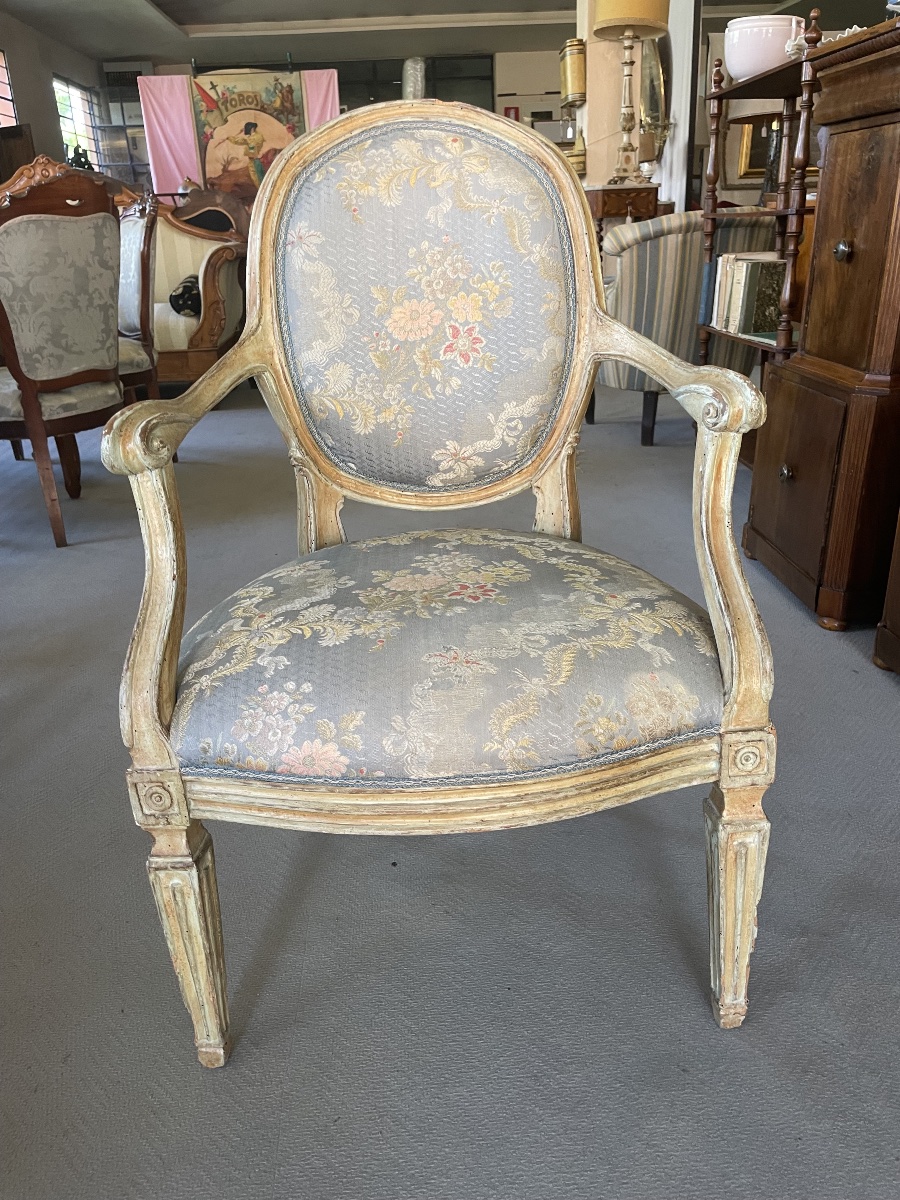 Ancien fauteuil laqué, milieu du 18ème siècle