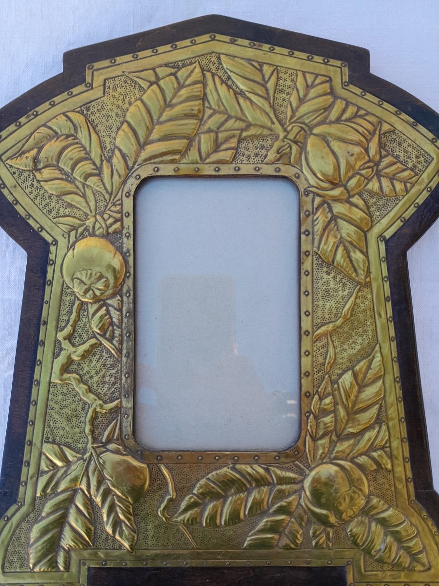 Small Frame In Wood And Repoussé Brass, Art Nouveau.-photo-2