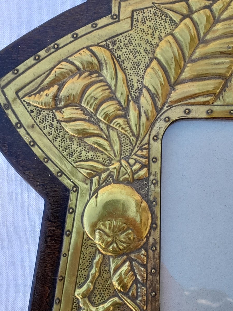 Small Frame In Wood And Repoussé Brass, Art Nouveau.-photo-3