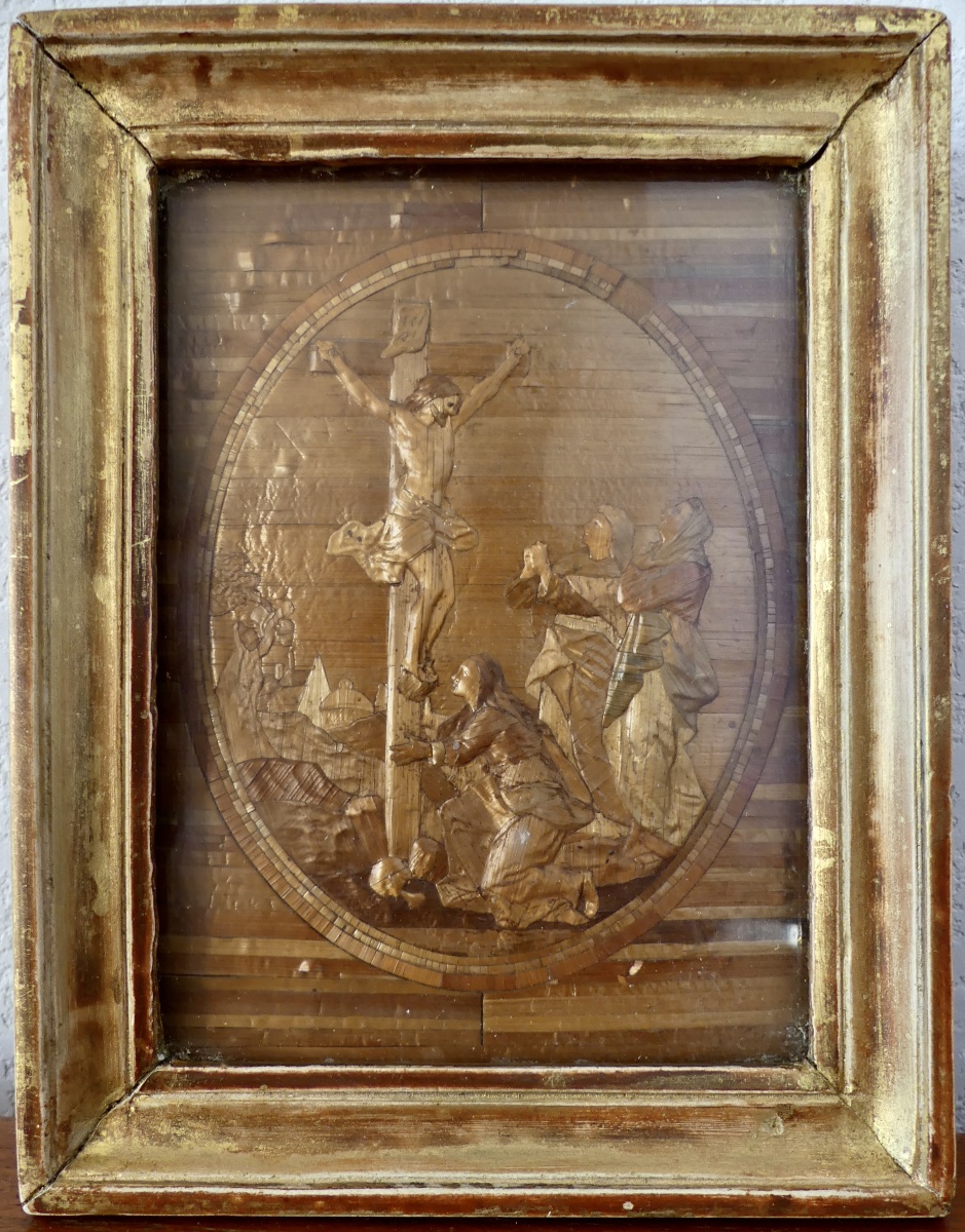 Marqueterie de paille gauffrée, sous verre, descente de croix, XVIII ème.-photo-2