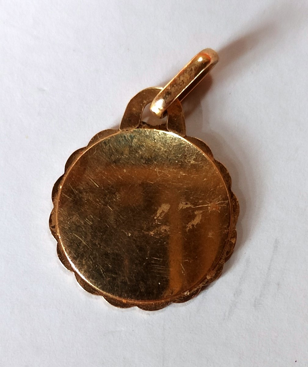 18-karat Gold Pendant: More Than Yesterday - Less Than Tomorrow-photo-2