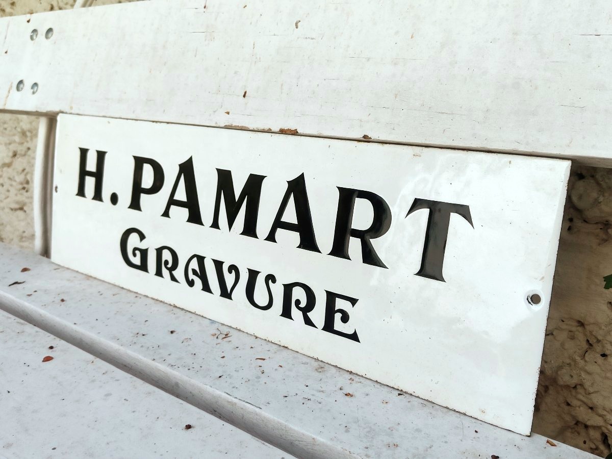 Enamel Sign  - A Traditional Advertising Craft - Circa 1930-photo-1