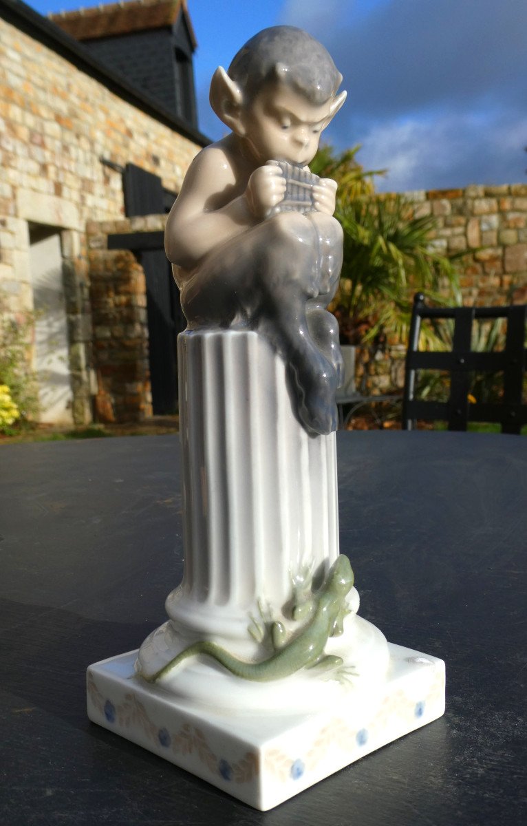 Faune Sur Colonne Style Art Deco , Manufacture Royale De Copenhague , Au Vase Etrusque Paris