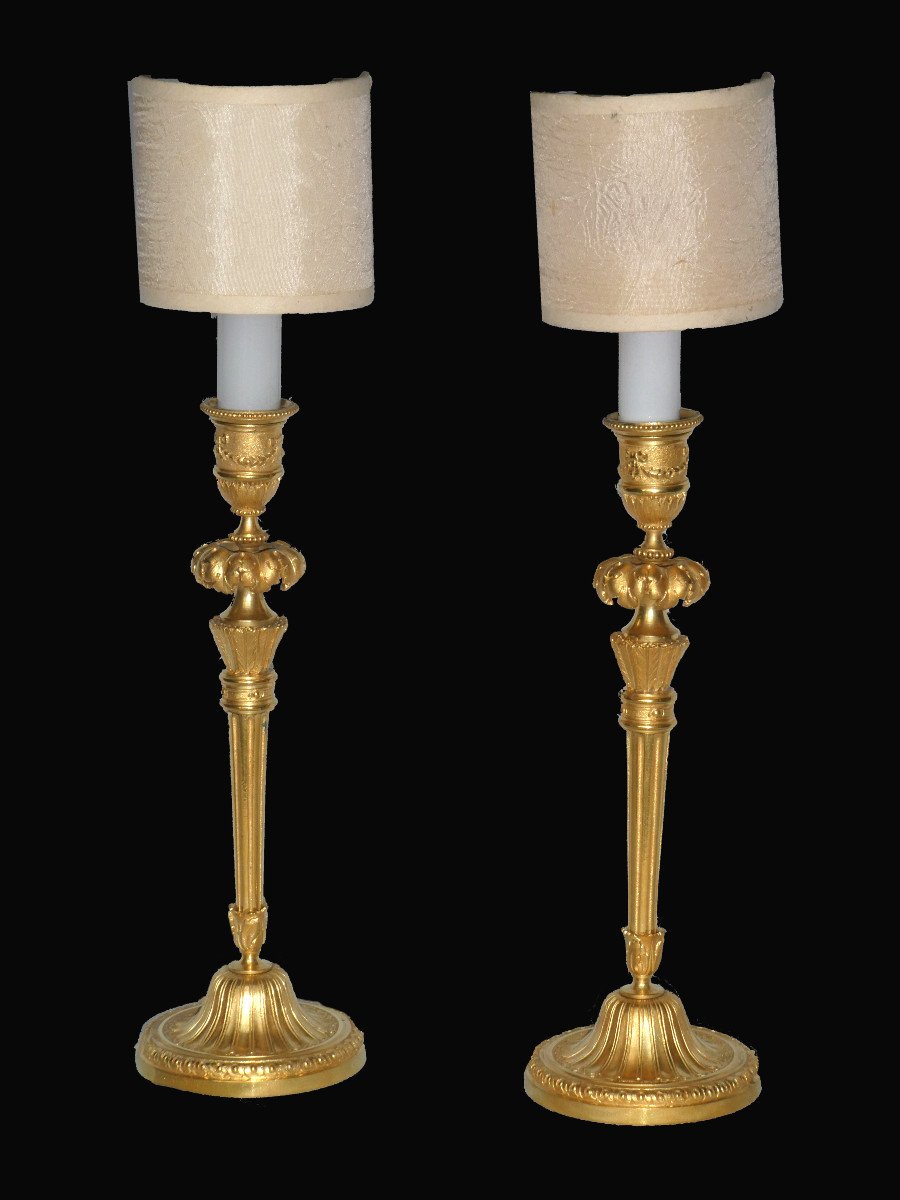 Pair Of Table Lamps Candlesticks / Torches In Gilt Bronze Louis XVI Style Fonte Fumiere