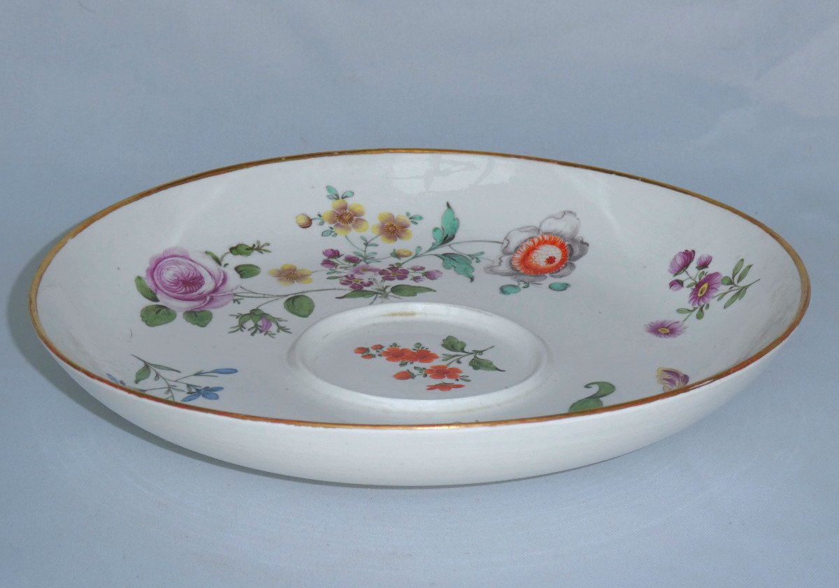 Assiette à Drageoir XVIIIe En Porcelaine Allemande De Nymphenbourg , Ecuelle , Décor De Fleurs-photo-2