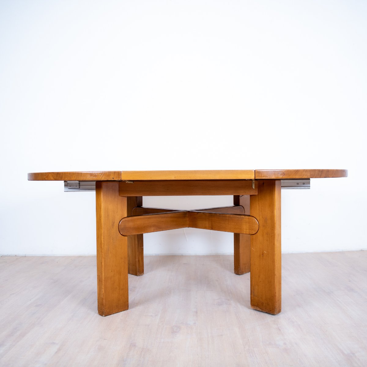 Table ronde en orme avec rallonge de Maison Regain, 1985-photo-2