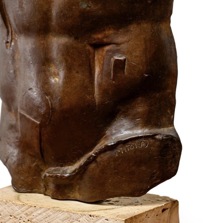Igor Mitoraj (1944-2014) – Persée, sculpture en bronze à patine brune, 1988-photo-3