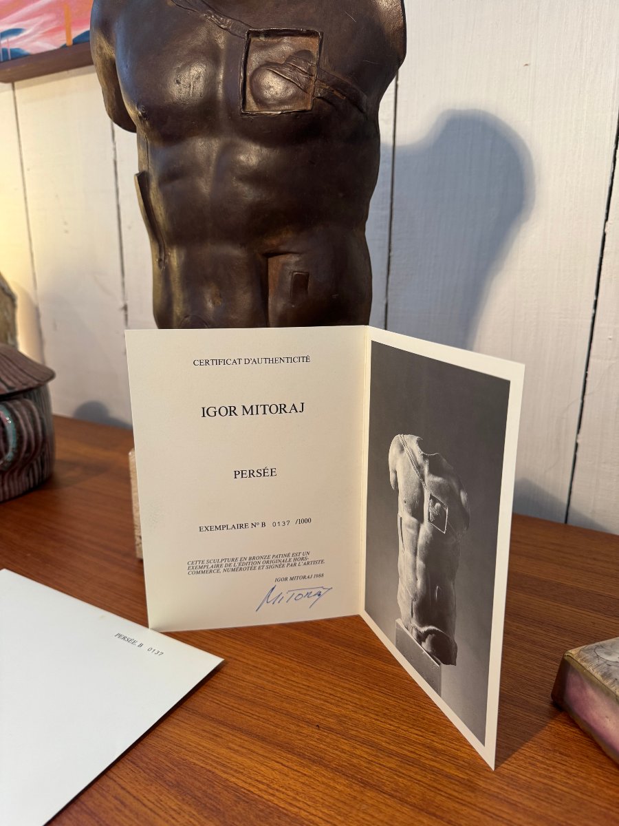 Igor Mitoraj (1944-2014) – Persée, sculpture en bronze à patine brune, 1988-photo-1