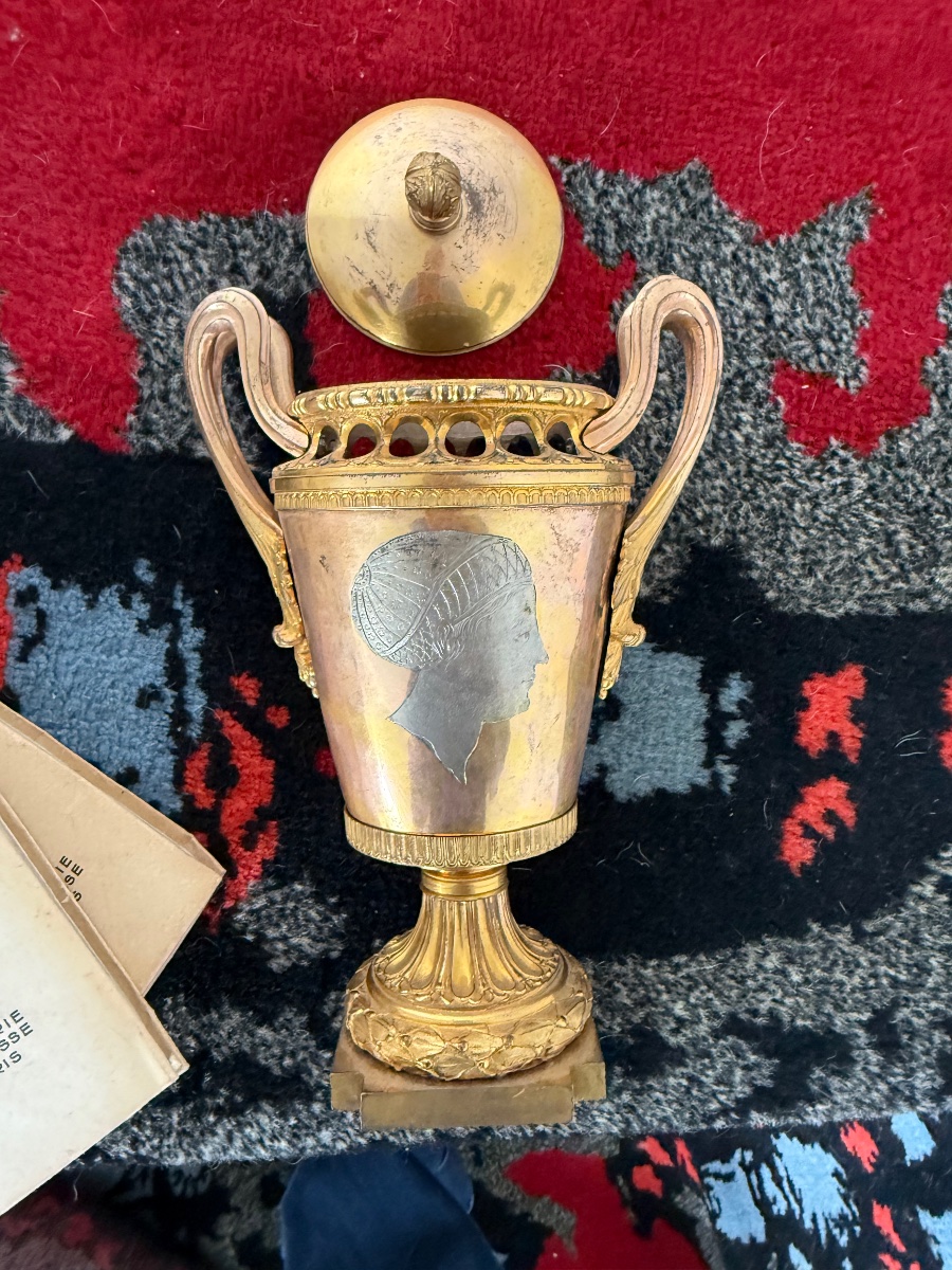Cassolette d’époque Louis XVI, en or moulu (rose et jaune) -photo-3