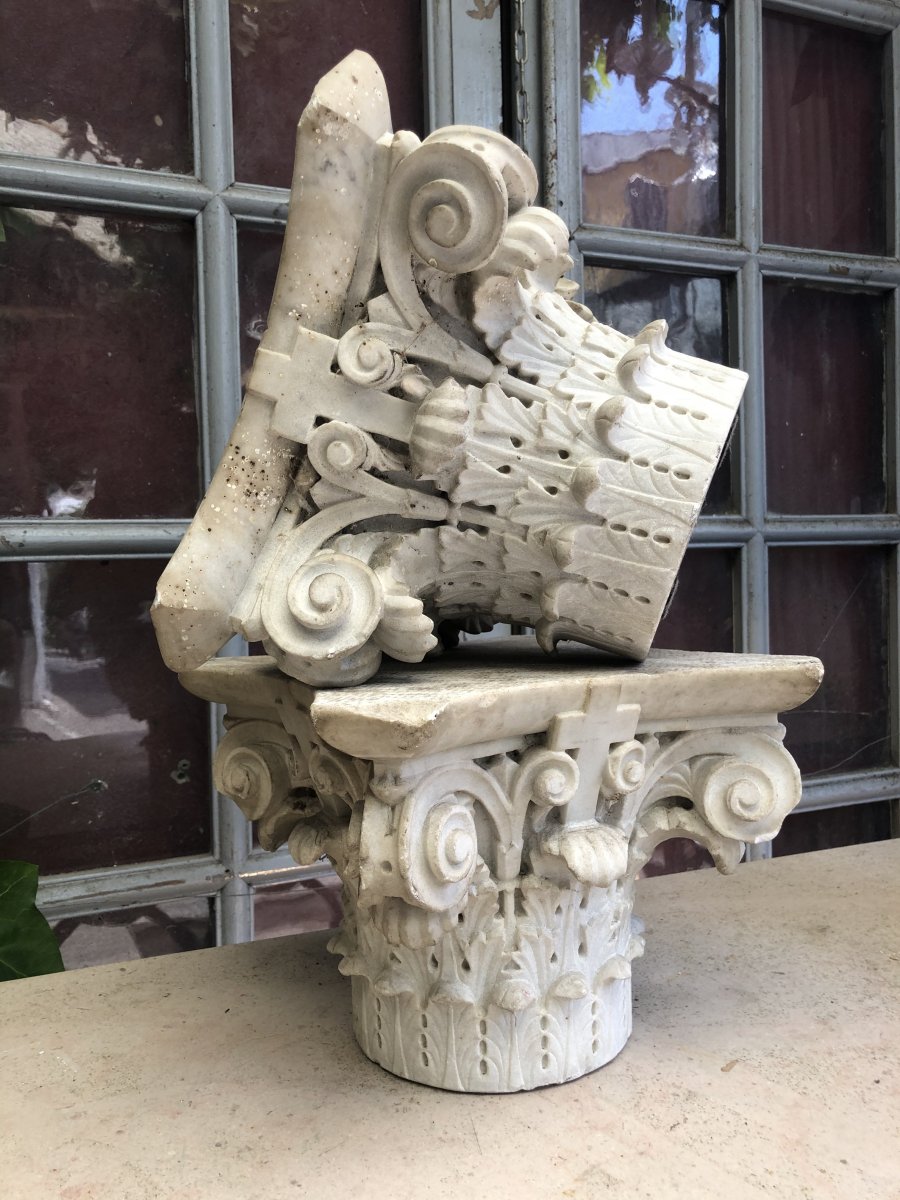 Paire De Chapiteaux XIXÈme  En Marbre De Carrare 