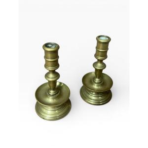 Paire de bougeoirs en laiton, XIXe