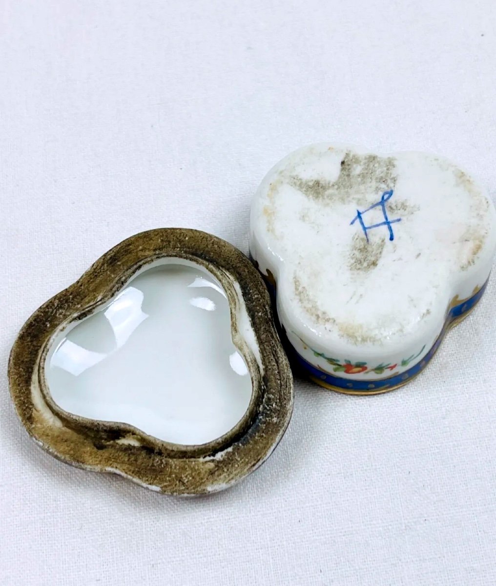 Boîte à Pilules En Porcelaine De Limoges Ou De Paris-photo-2