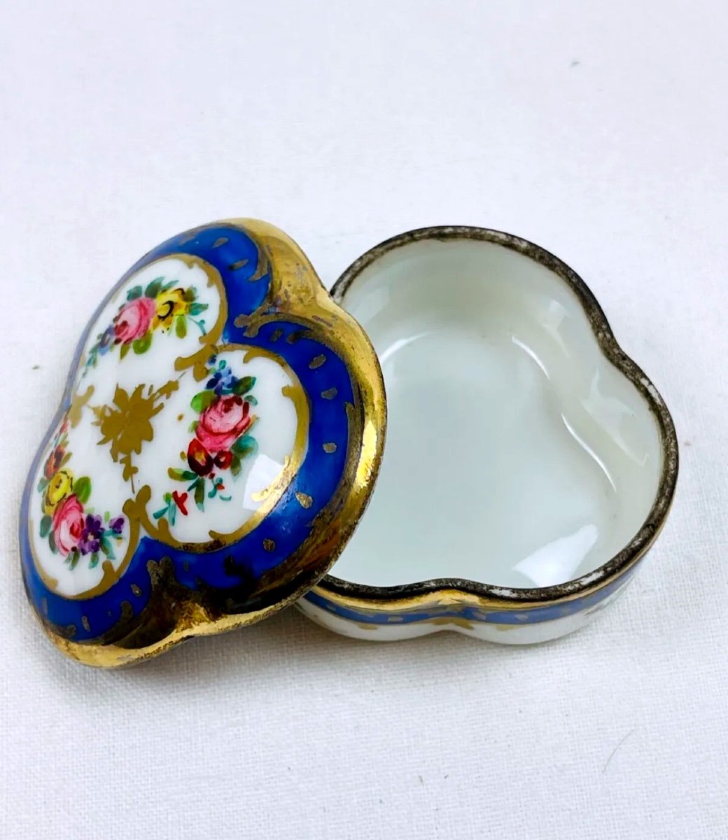 Boîte à Pilules En Porcelaine De Limoges Ou De Paris-photo-3