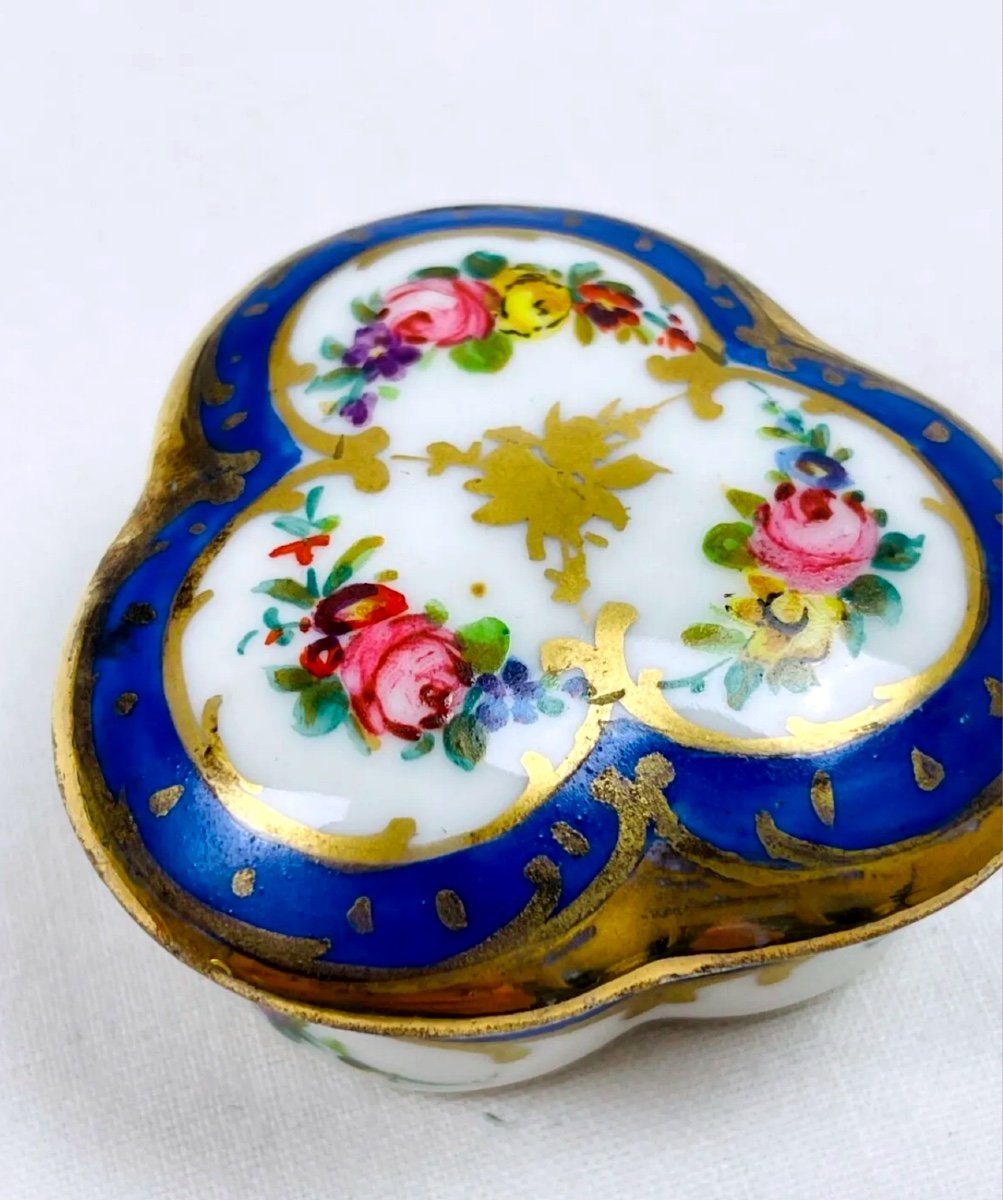Boîte à Pilules En Porcelaine De Limoges Ou De Paris-photo-2
