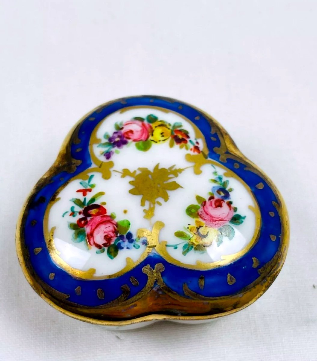 Boîte à Pilules En Porcelaine De Limoges Ou De Paris