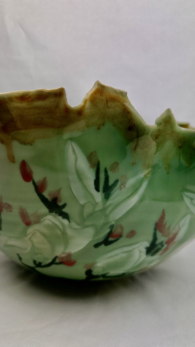 Grande Coupe En Porcelaine Du Japon à Décor De Feuillage Stylisé-photo-1