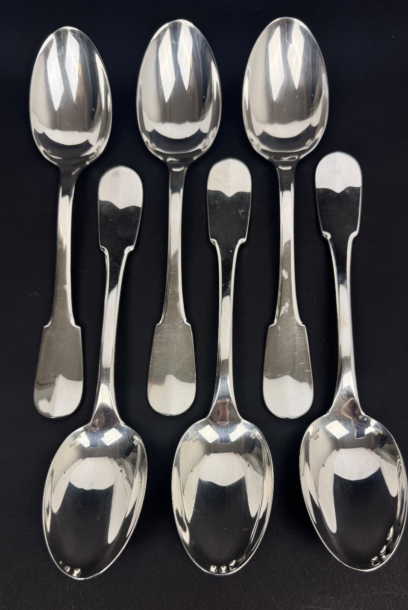 Suite de 6 cuillères à soupe Christofle modèle Cluny
