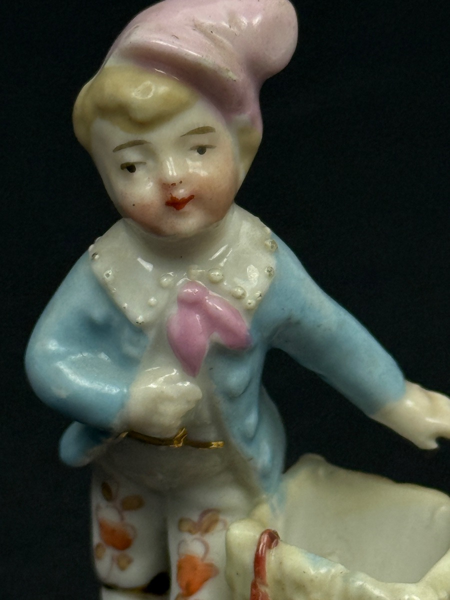 Very Small Pyrogen In Paris Porcelain-photo-1