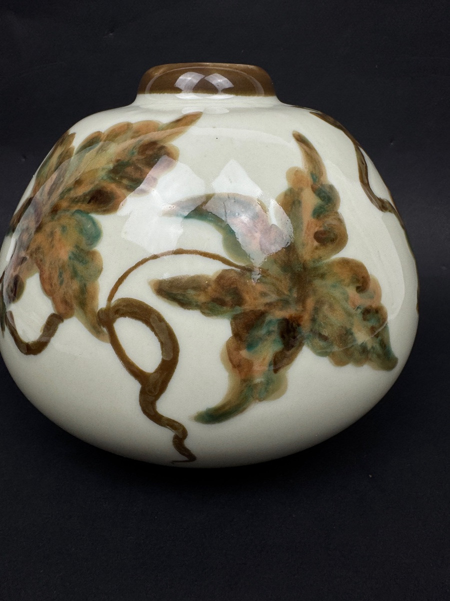 Camille Tharaud Limoges – Vase en porcelaine émaillée à décor de feuilles de vigne-photo-2