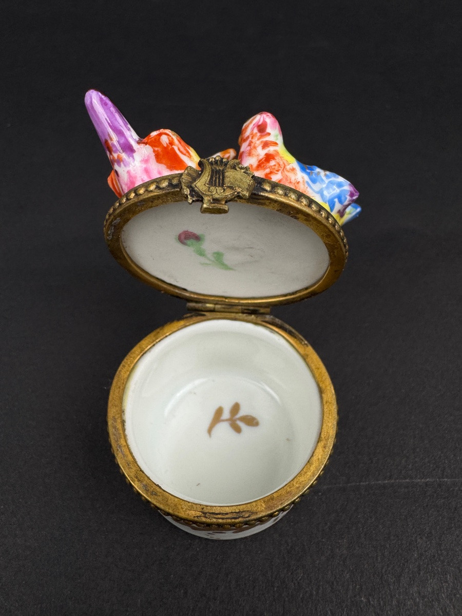 Petite boîte à pilules  en porcelaine de Limoges - Oiseaux-photo-1