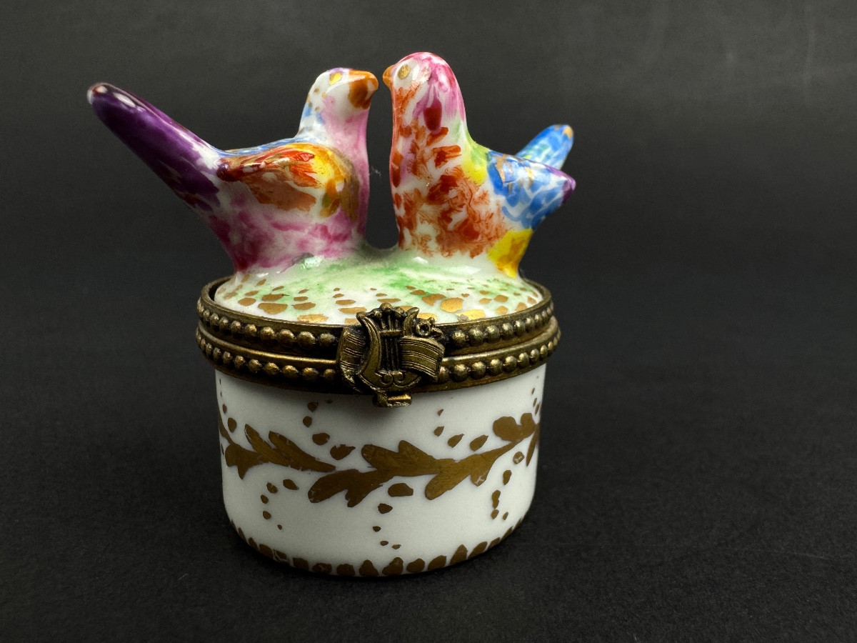 Petite boîte à pilules  en porcelaine de Limoges - Oiseaux