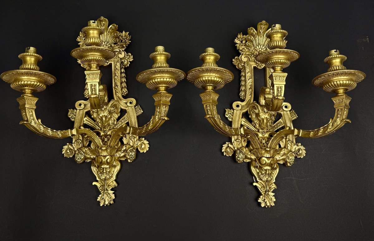 Paire d’importantes appliques en bronze doré, style Régence, époque XIXe, électrifiées