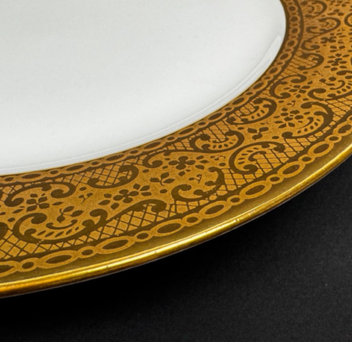 Assiette plate en porcelaine de Limoges – Old Abbey n°2-photo-4