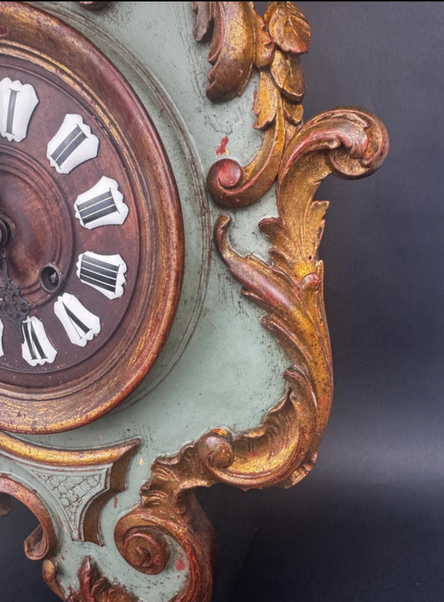 Horloge murale, cartel XIXe en bois sculpté doré et polychrome style Louis XV -photo-3