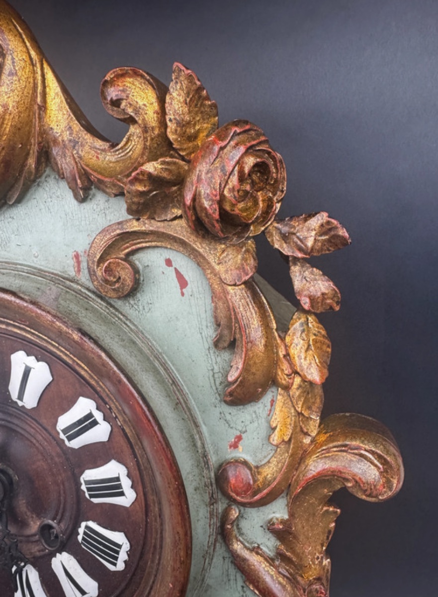 Horloge murale, cartel XIXe en bois sculpté doré et polychrome style Louis XV -photo-4