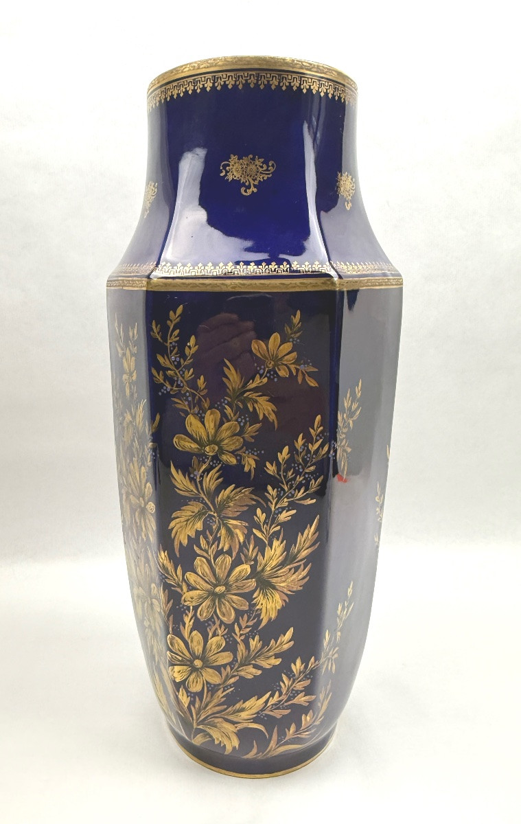 Important vase octogonal en porcelaine de Limoges, bleu de Four-photo-1
