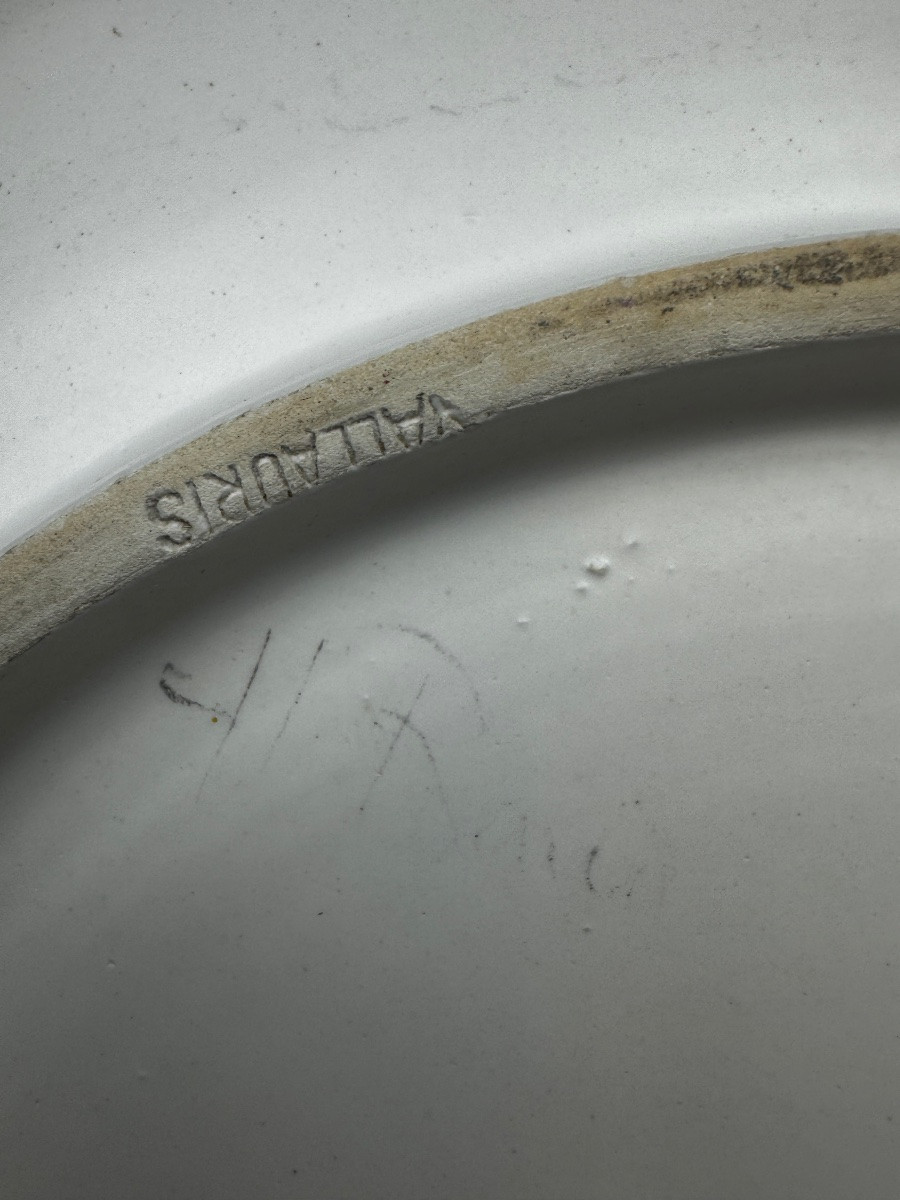 André Baud, Vallauris, large plat en céramique émaillée blanc et bleu  à décor abstrait c. 1955-photo-2