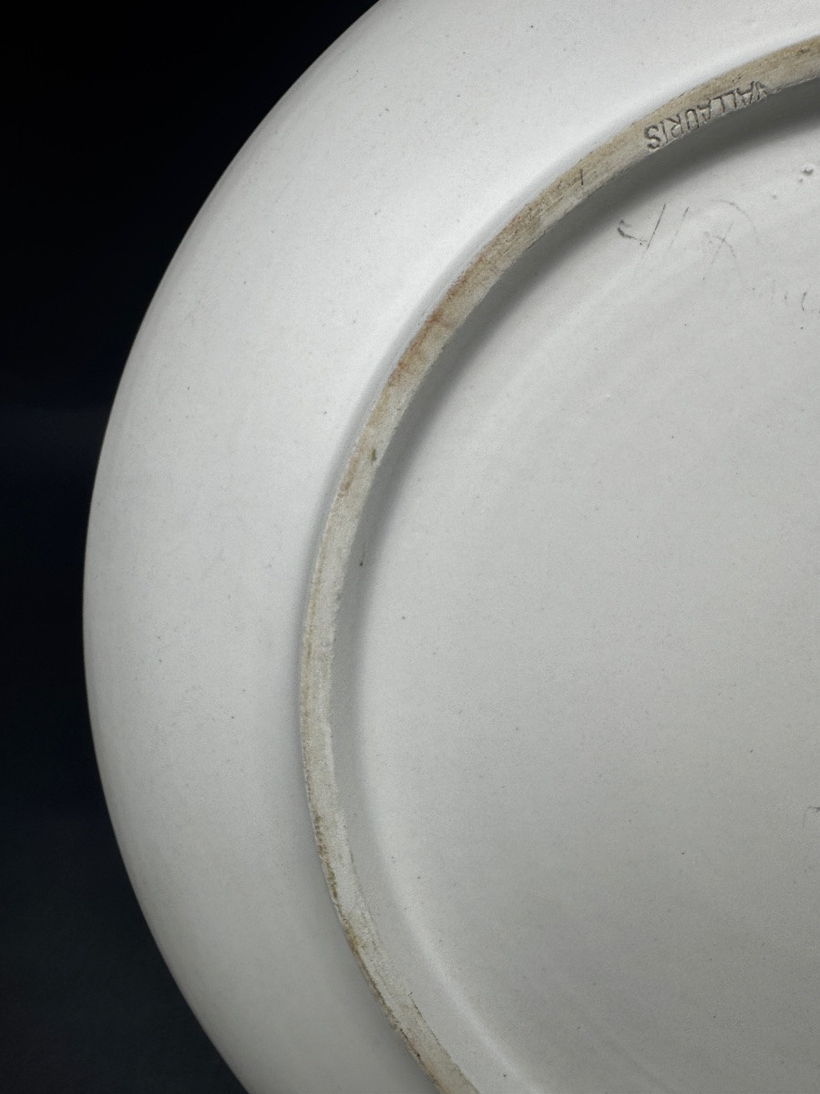 André Baud, Vallauris, large plat en céramique émaillée blanc et bleu  à décor abstrait c. 1955-photo-3