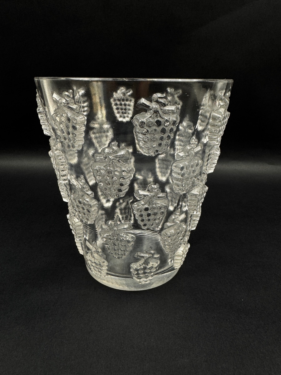 René Lalique vase modèle "Malaga", verre moulé pressé 1937