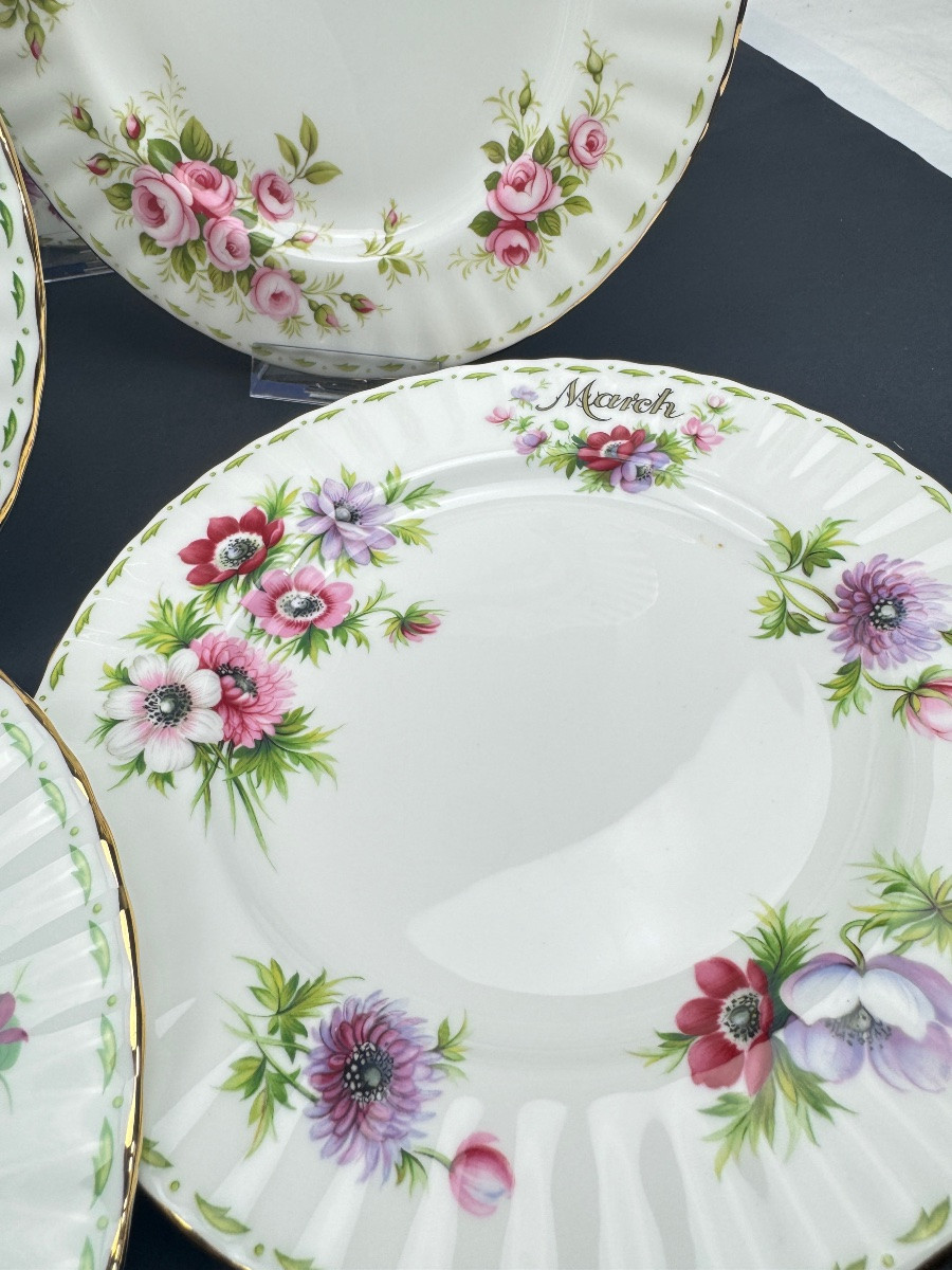 Royal Albert, suite de 12 assiettes à dessert en porcelaine, Fleurs du mois-photo-3