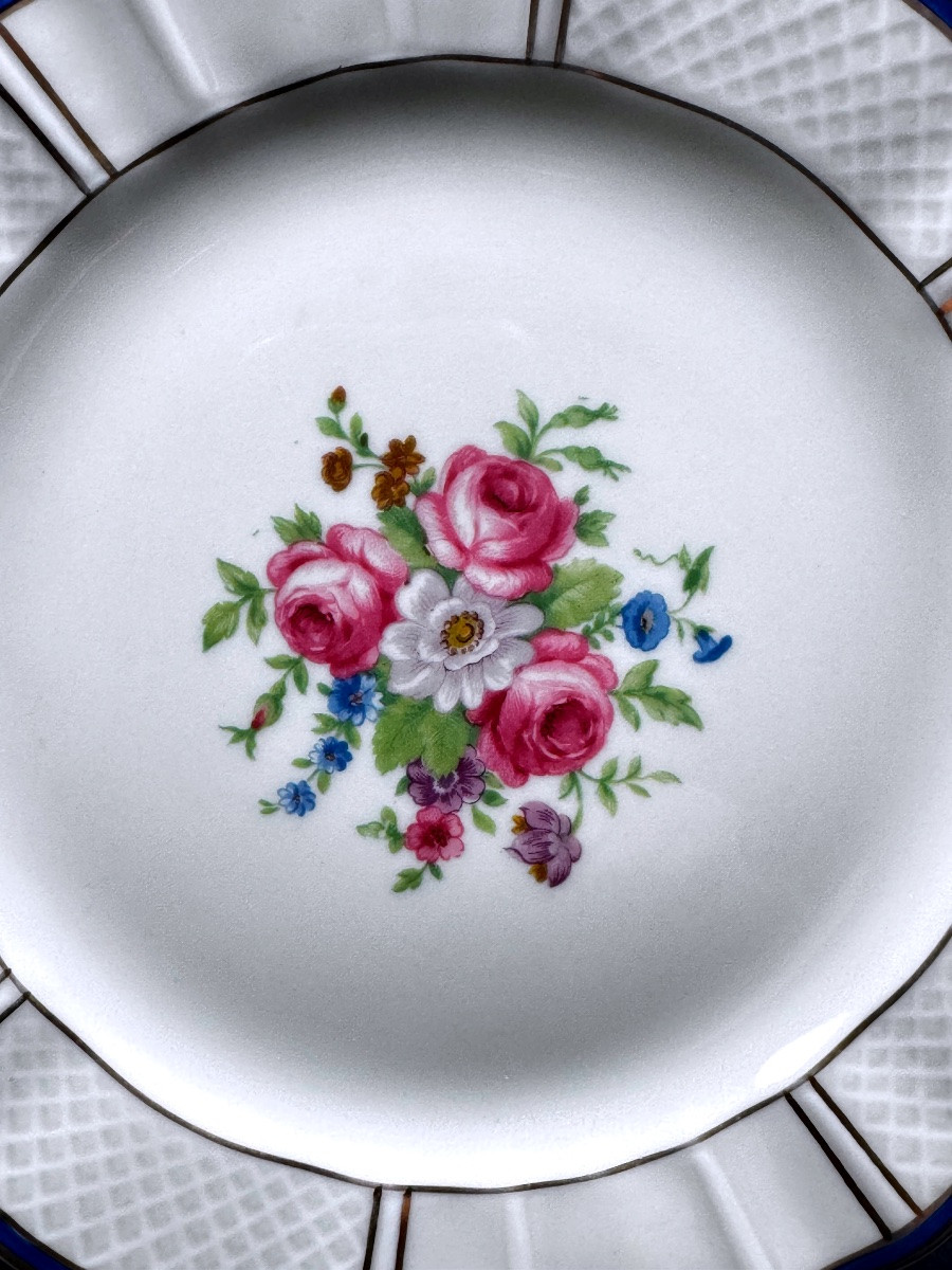 Bernardaud Limoges suite de six assiettes à dessert décor floral et filet bleu/or-photo-3