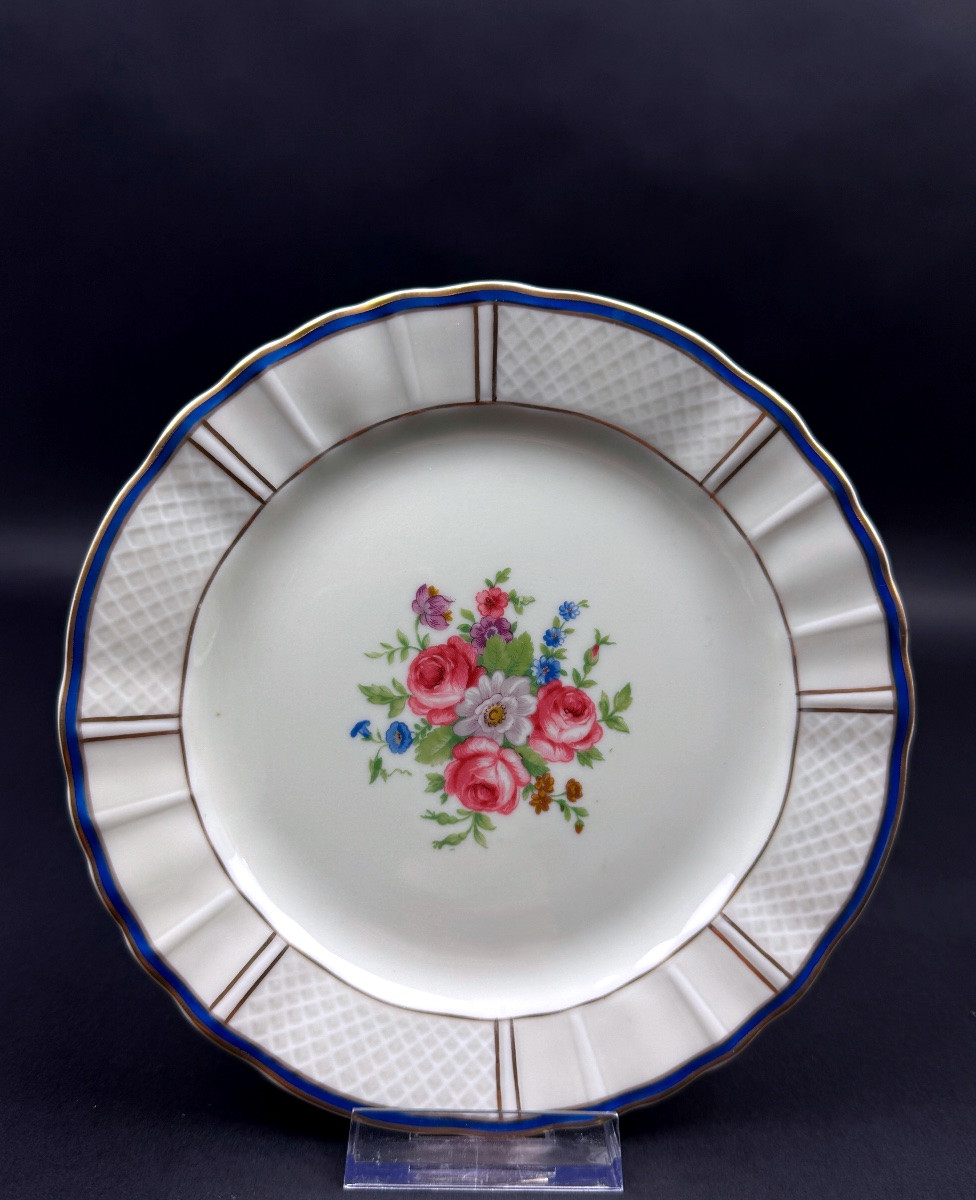 Bernardaud Limoges suite de six assiettes à dessert décor floral et filet bleu/or-photo-1