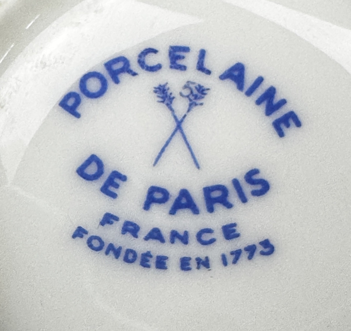 Suite de 4 tasses à déjeuner en porcelaine de Paris, modèle Pavot-photo-4