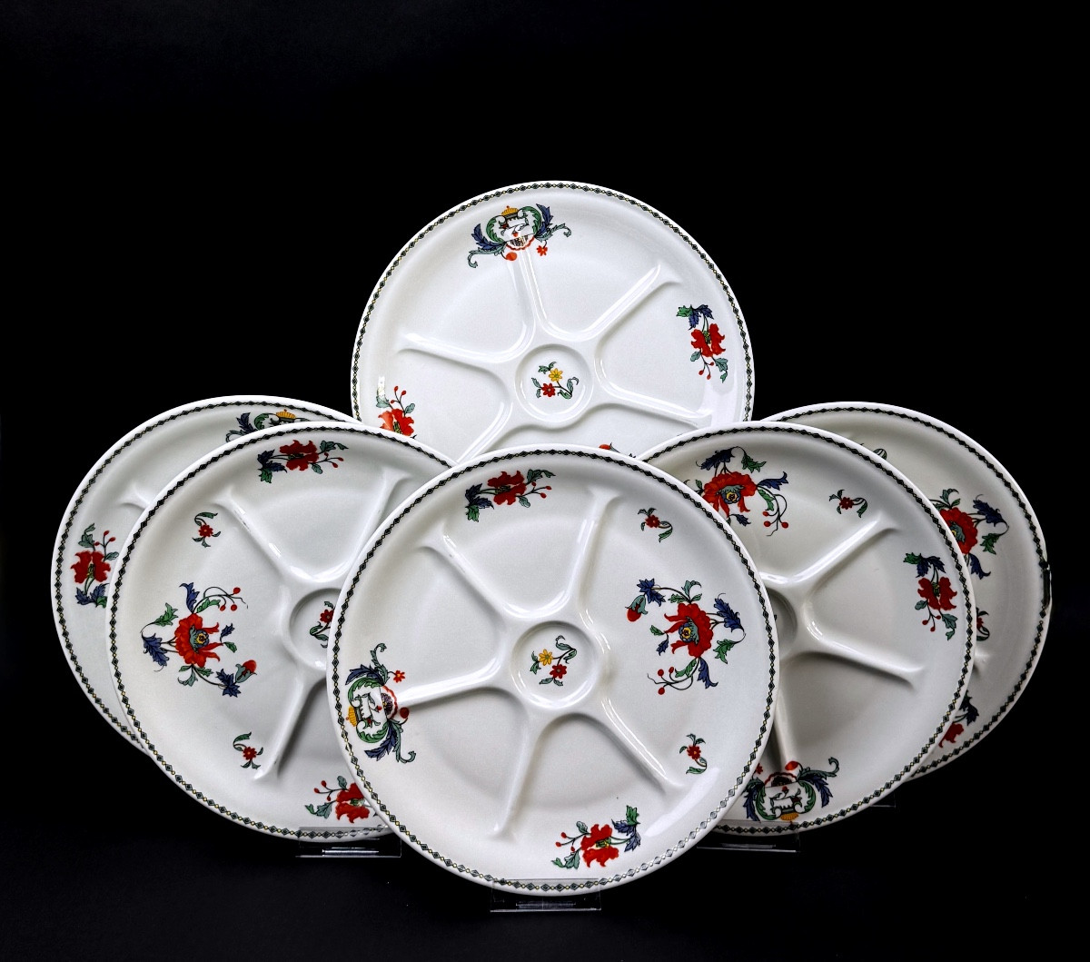 Suite de 6 assiettes compartimentées Porcelaine de Paris modèle Pavot