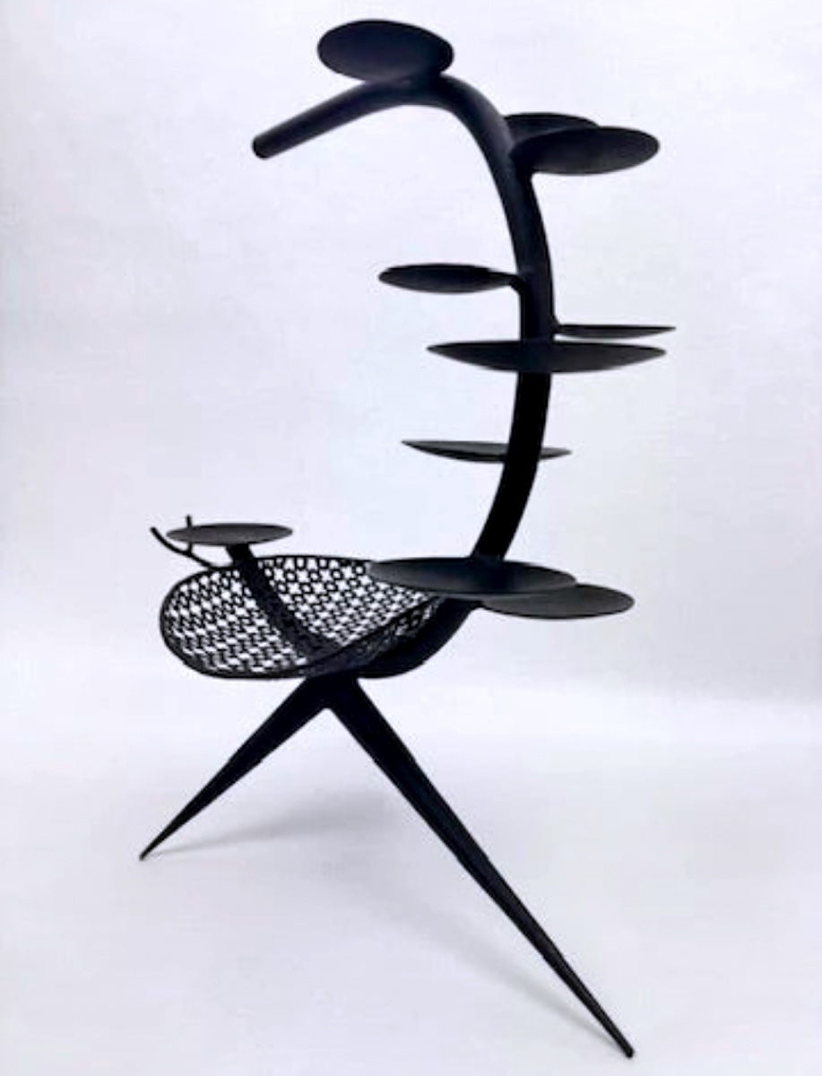 Chandelier, corbeille à fruits sculpture en fer perforé motif trèfle style Mathieu Matégot 1950