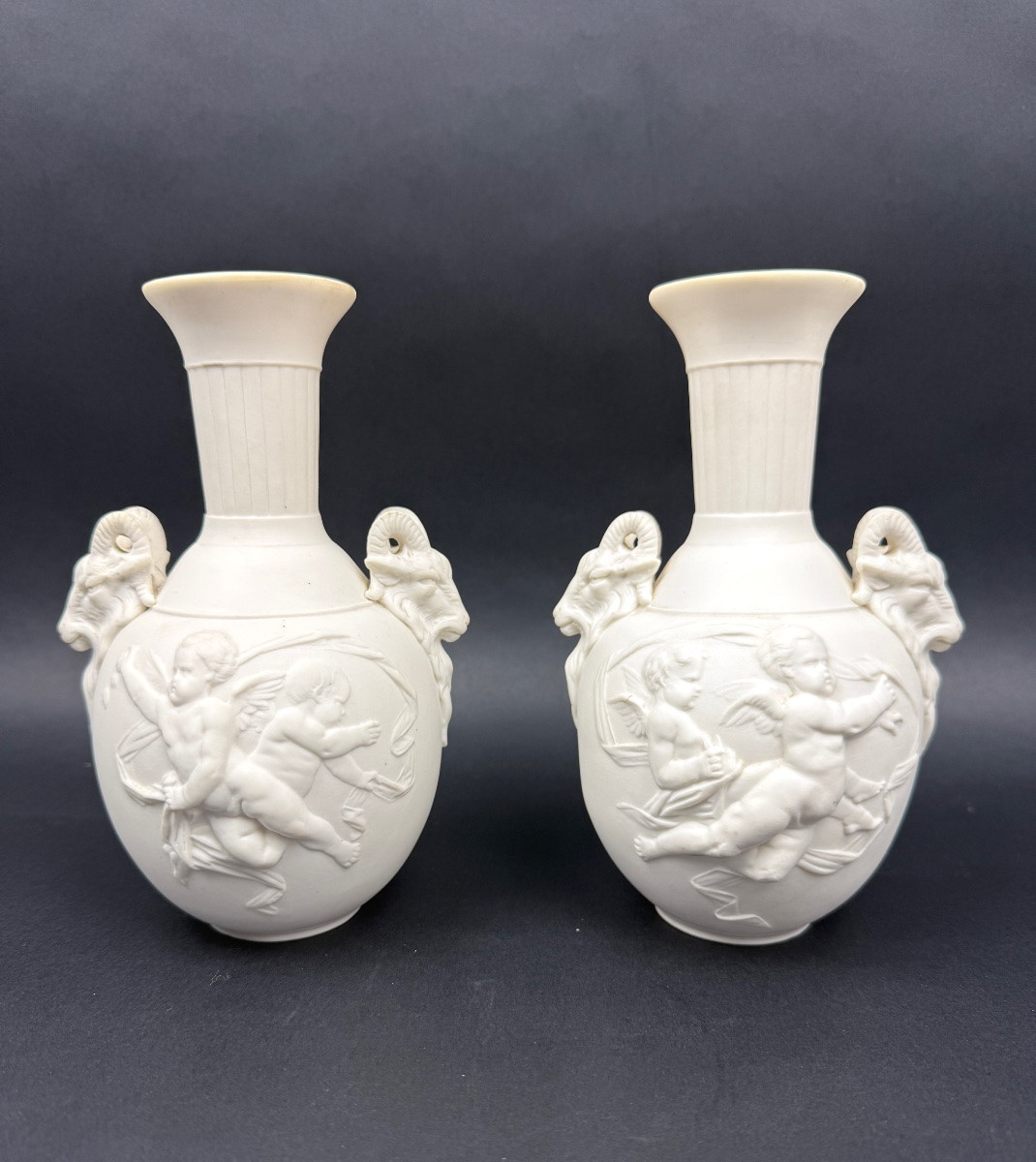 Paire de vases en biscuit de porcelaine style Louis XVI-photo-2