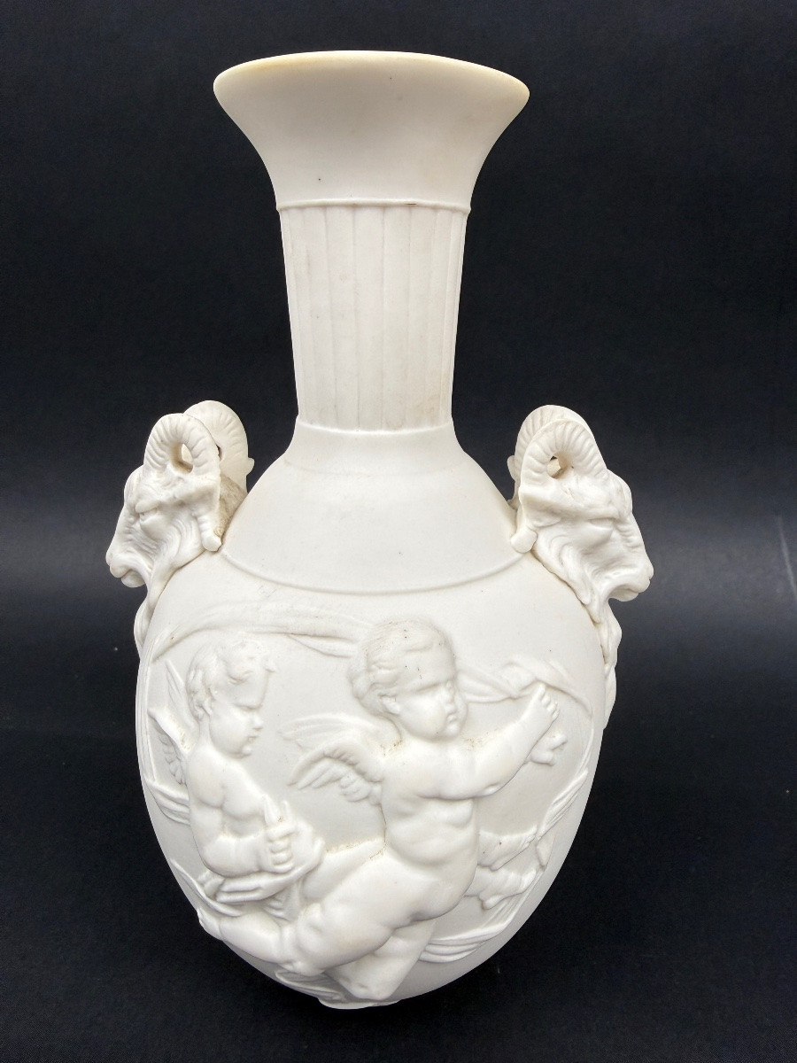 Paire de vases en biscuit de porcelaine style Louis XVI-photo-1