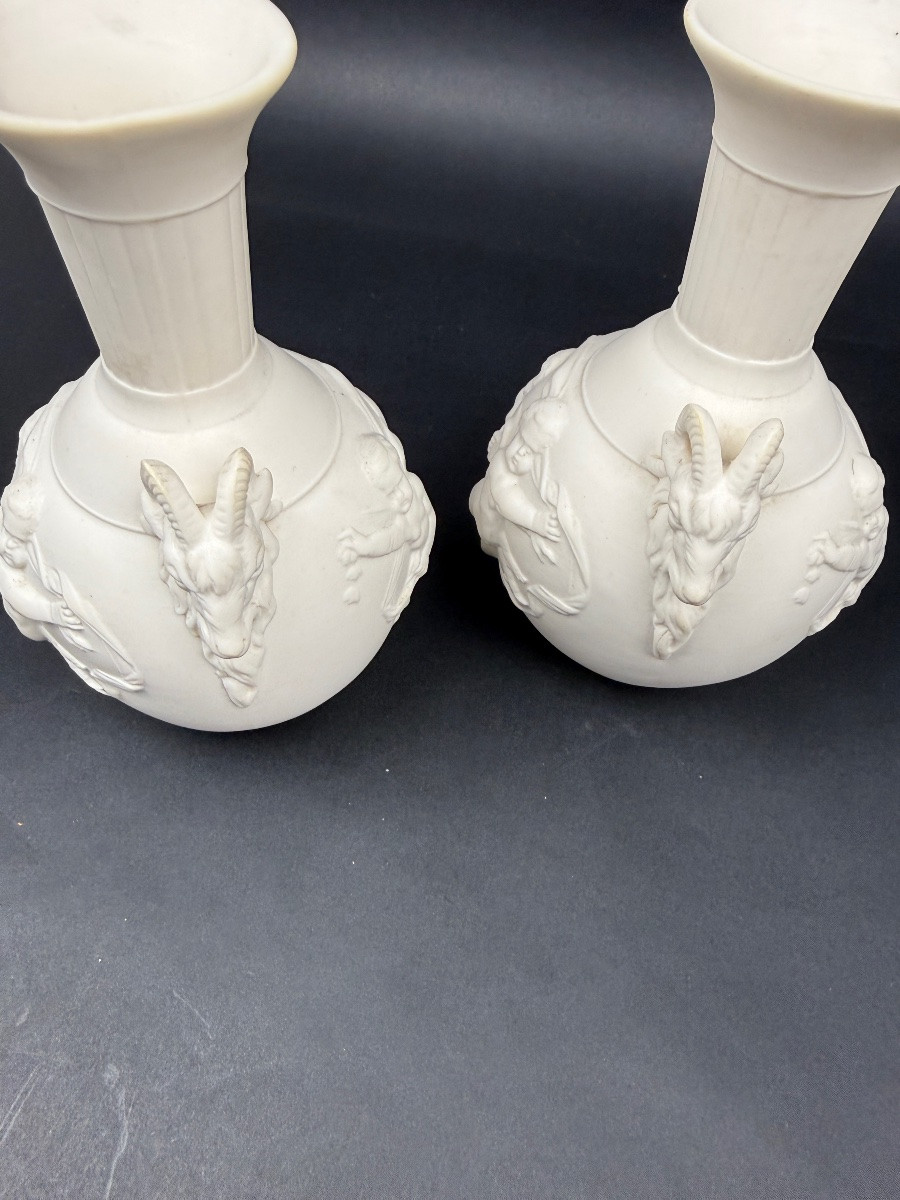 Paire de vases en biscuit de porcelaine style Louis XVI-photo-7