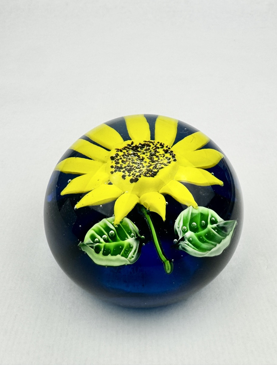 Paperweight, Sulfur Decoration With Sunflower On A Blue Background 2367,021-photo-1