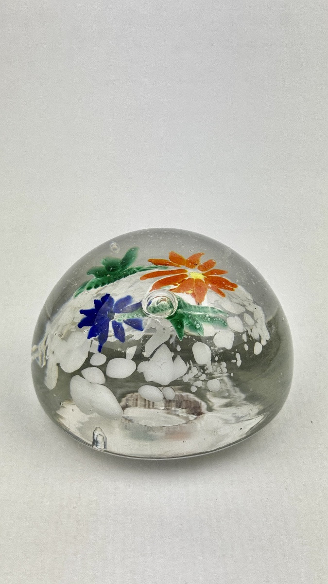 Paperweight With Multicolored Floral Decoration 2367,023-photo-2