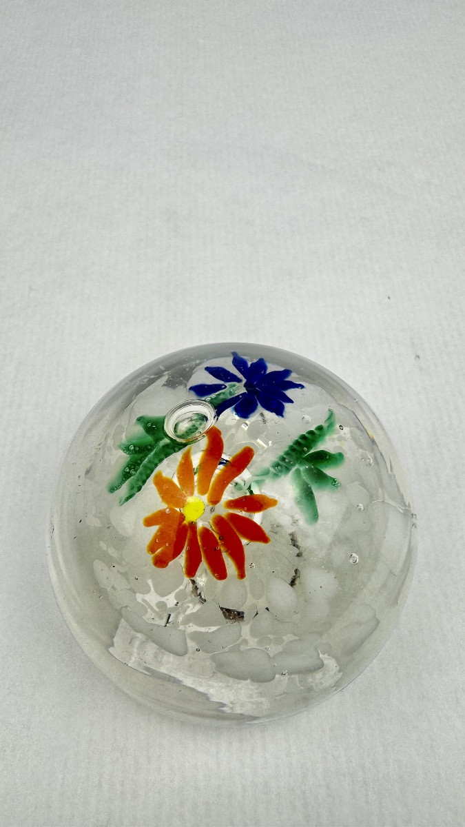 Paperweight With Multicolored Floral Decoration 2367,023-photo-1