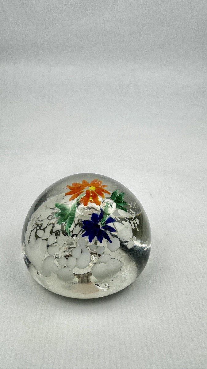 Paperweight With Multicolored Floral Decoration 2367,023-photo-2