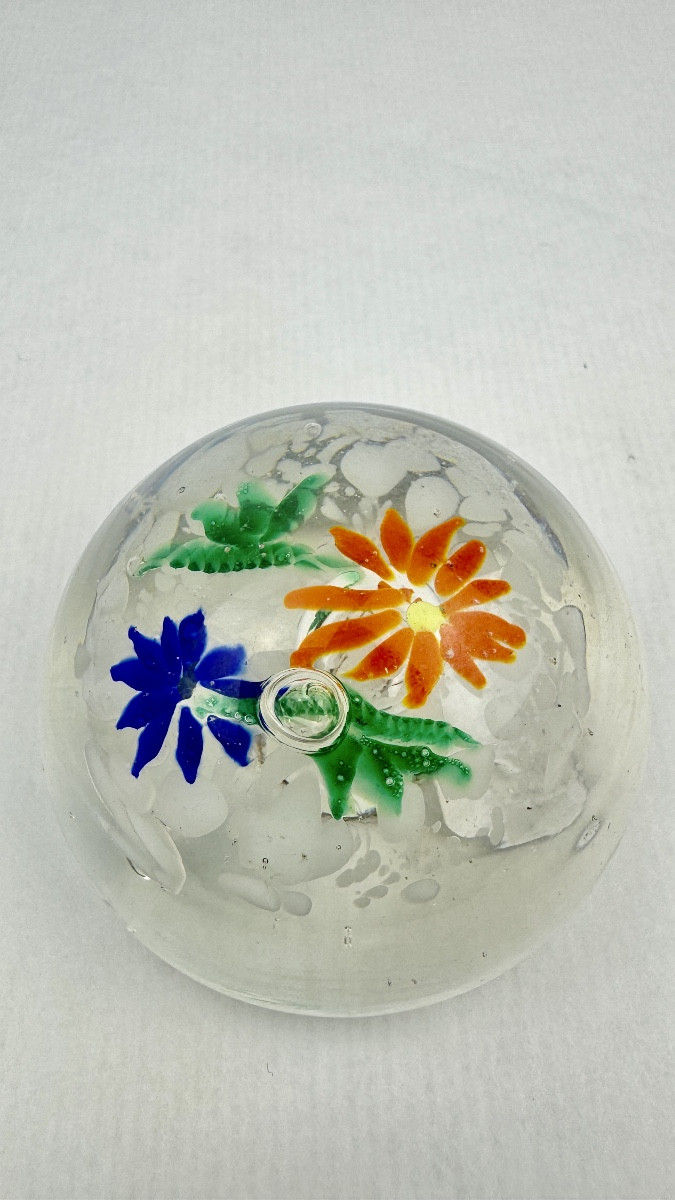Paperweight With Multicolored Floral Decoration 2367,023