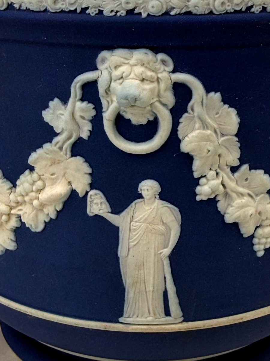 Jasper Cachepot, Wedgwood Cobalt Blue Porcelain Biscuit 2367.019-photo-1